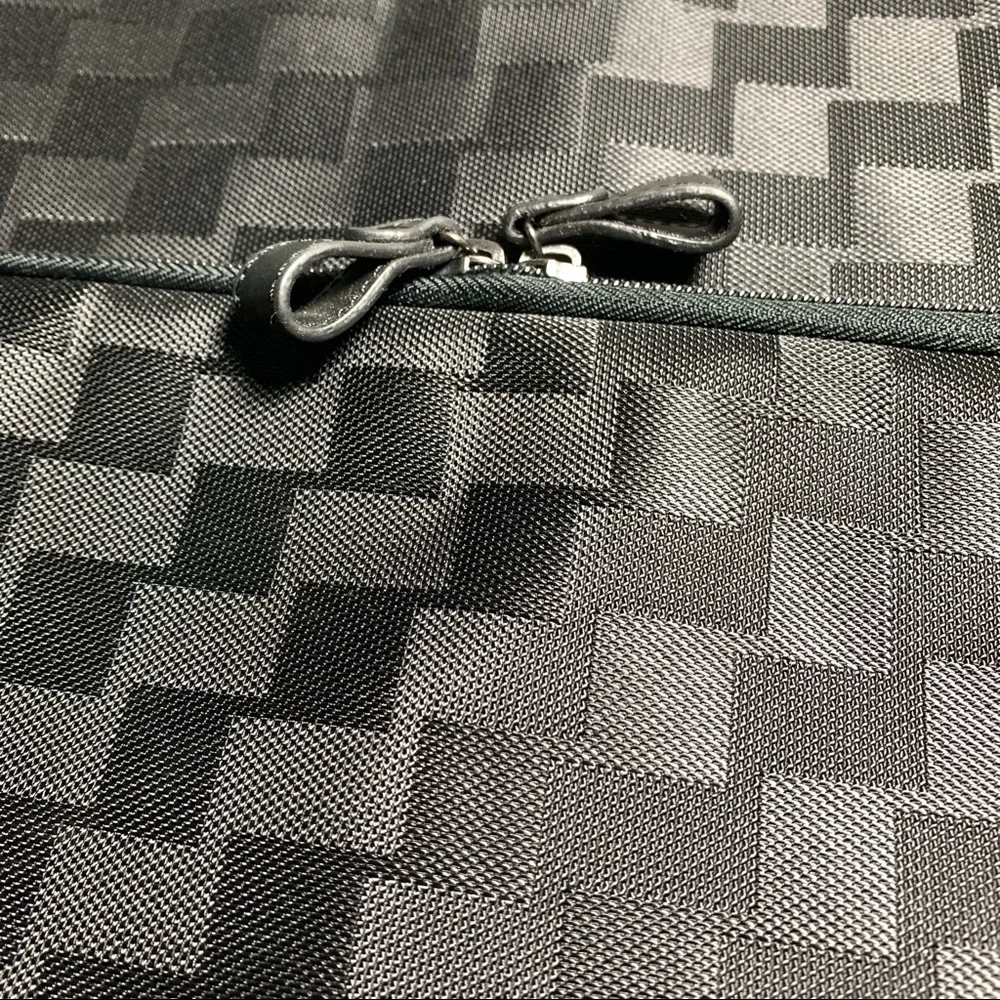 NWOT Solo 16” soft padded laptop case